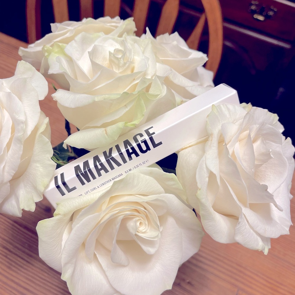 UNOPENED NIB Il Makiage Black Card mascara